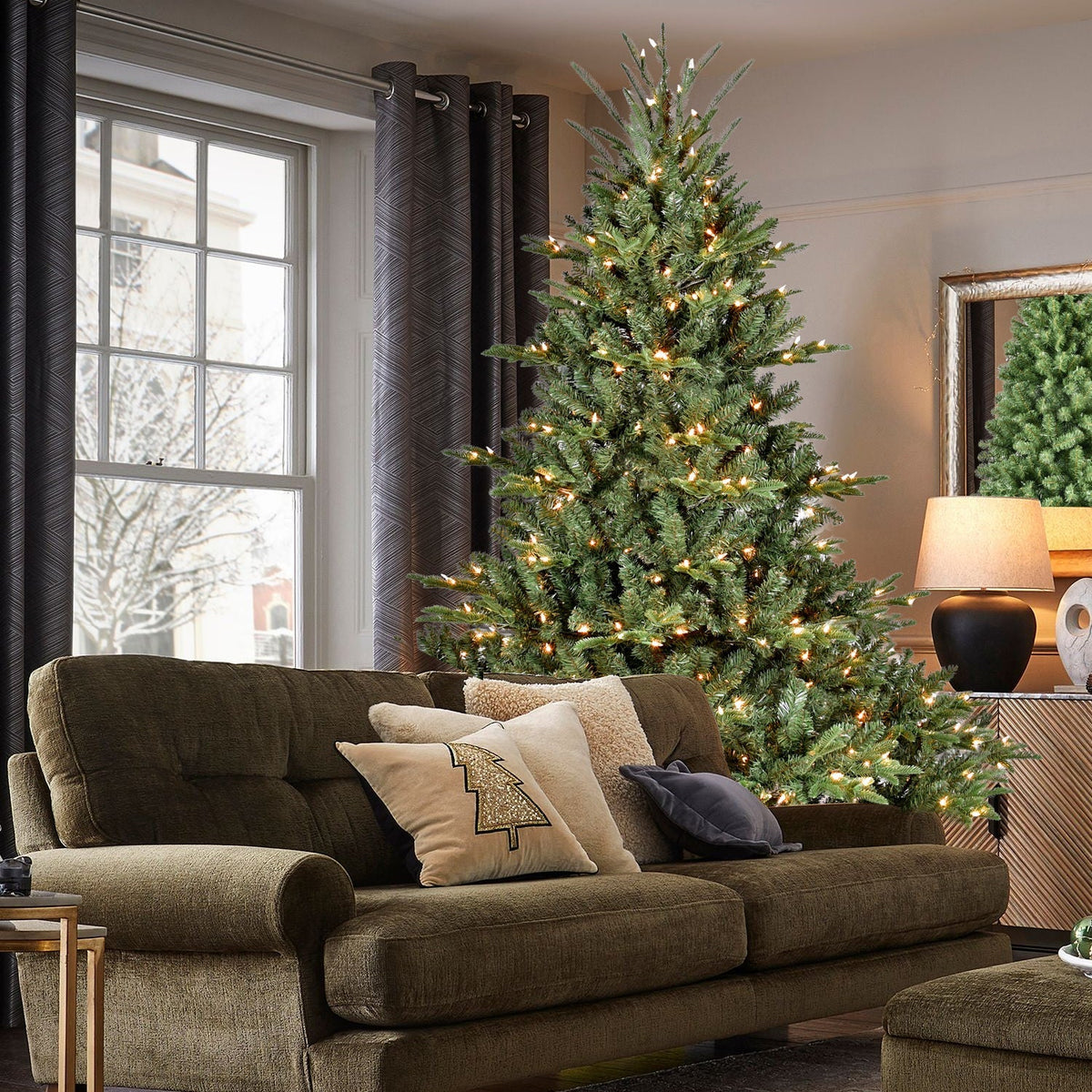 5-Foot Full-Bodied Pre-Lit Evergreen Christmas Tree with 350 Warm White Lights - Green